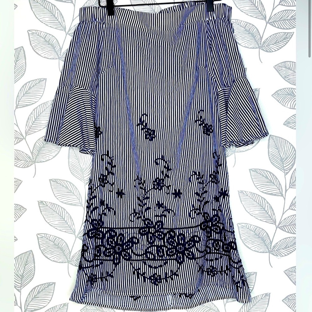 Verte Dress S Off Shoulder Floral Embroidery Striped‎ Navy White Mini Open Back